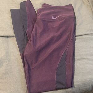 Nike Womems  Leggings in Purple (plum) with  Black mesh details size Medium